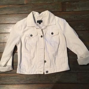 🚨SOLD White jean jacket
